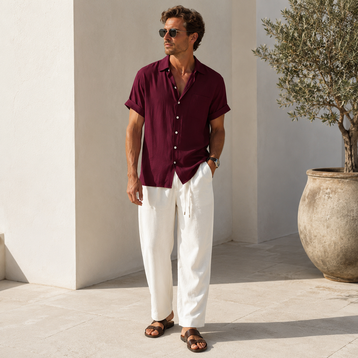 Conjunto casual masculino de verão, com camisa e shorts coordenados, oferecendo conforto e estilo para o dia a dia.