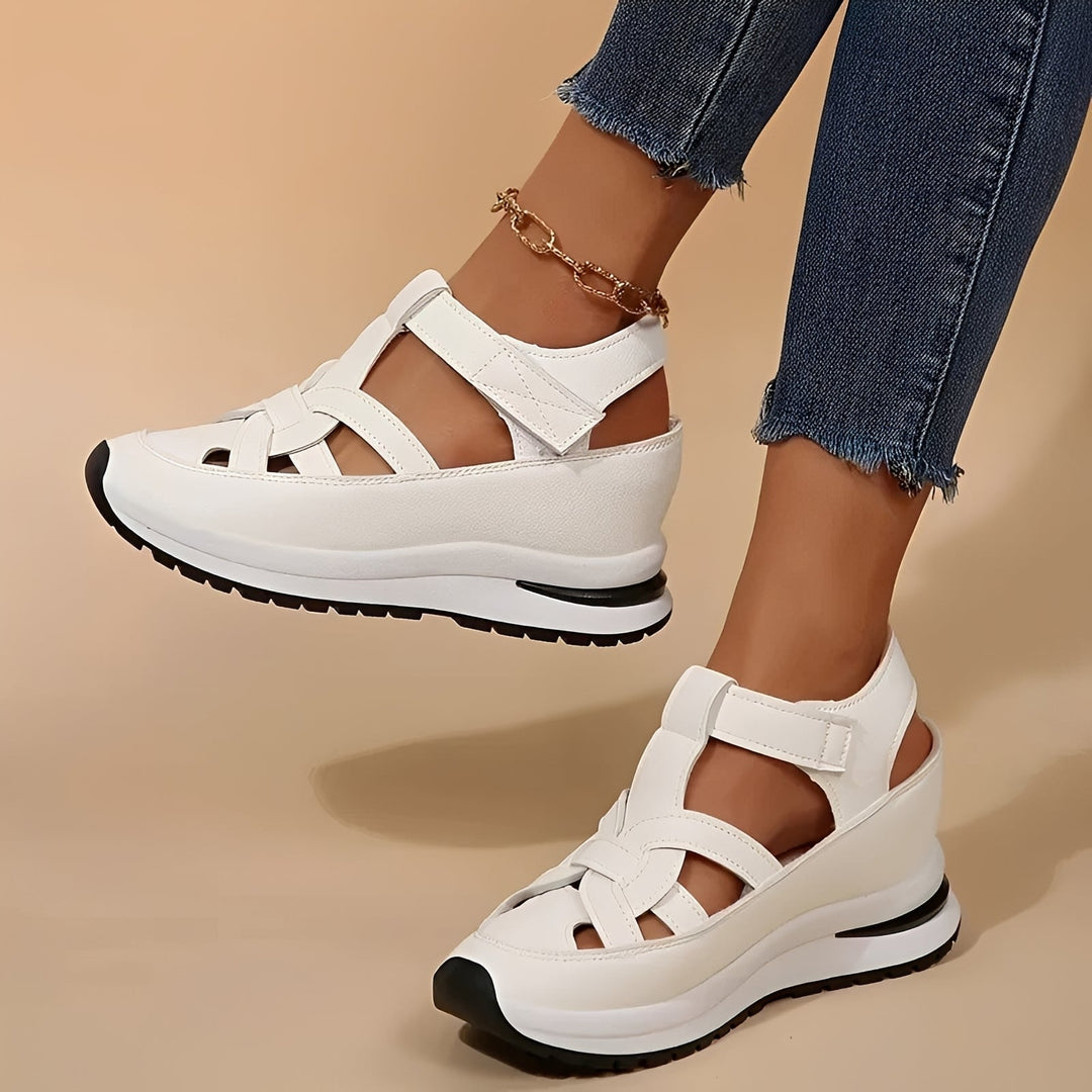Sandálias femininas casuais de plataforma com salto, perfeitas para o verão. Conforto e estilo versátil para o dia a dia.