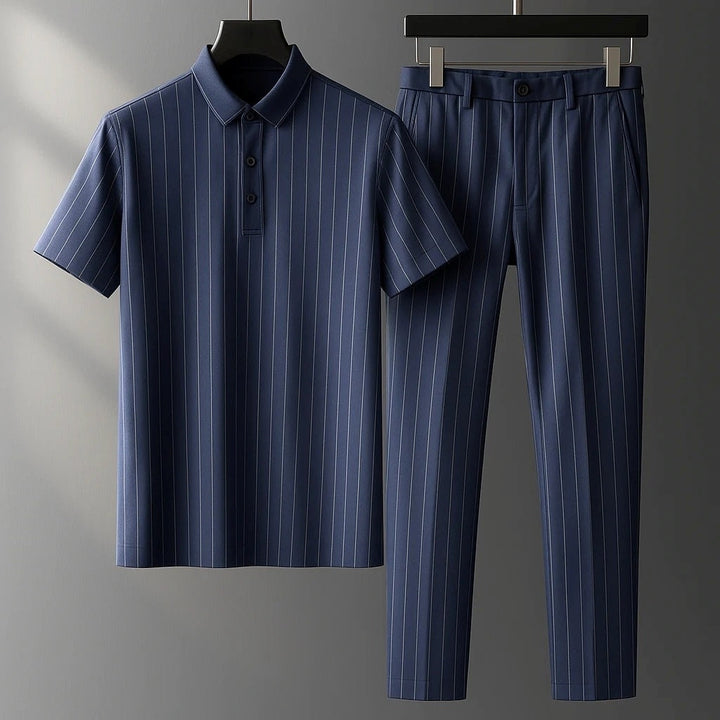 Conjunto coordenado masculino casual, polo listrado e calça. Roupa confortável para o verão, estilo diário e moda.