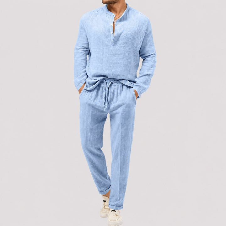 Conjunto masculino casual de duas peças, ideal para o dia a dia, oferece conforto e estilo relaxado.