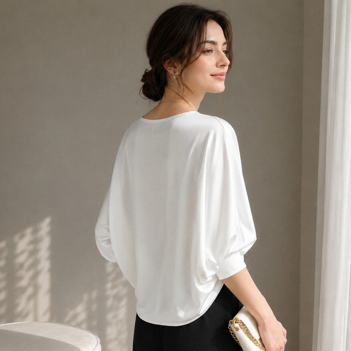 Top feminino versátil, blusa de caimento solto e confortável para looks de verão casuais ou elegantes. Moda feminina.