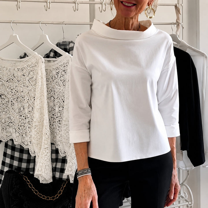 Blusa feminina de gola alta, disponível em diversas cores. Peça versátil e elegante para compor seus melhores looks.