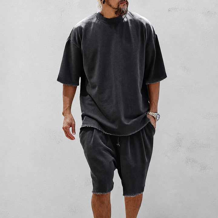Conjunto relaxado masculino de verão, ideal para passeios e atividades de lazer com conforto.