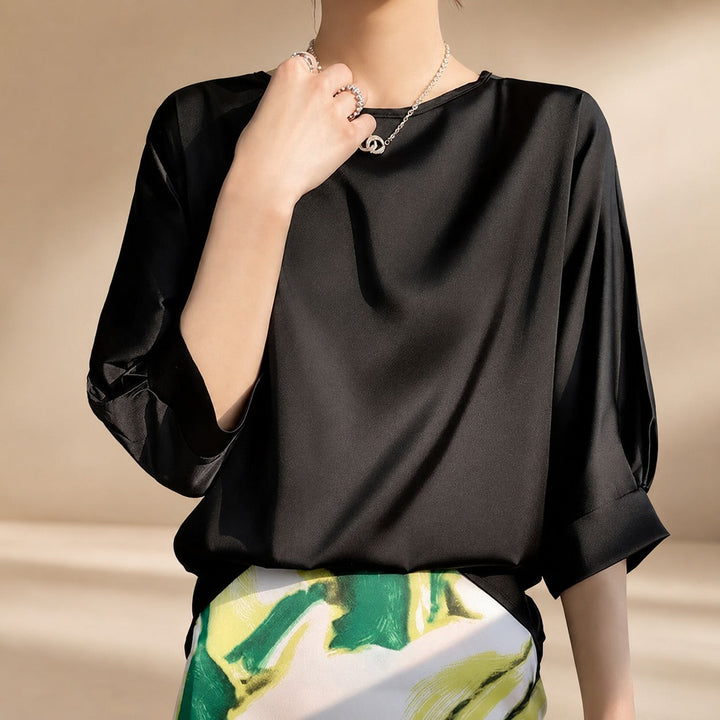 Top feminino elegante de caimento solto, confortável e versátil para todas as ocasiões. Blusa para moda verão casual.