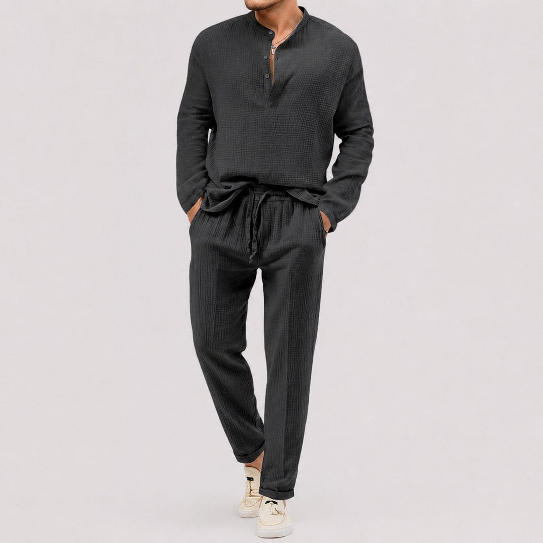 Conjunto masculino confortável de duas peças, moda casual para homem, ideal para verão e estilo relaxado.