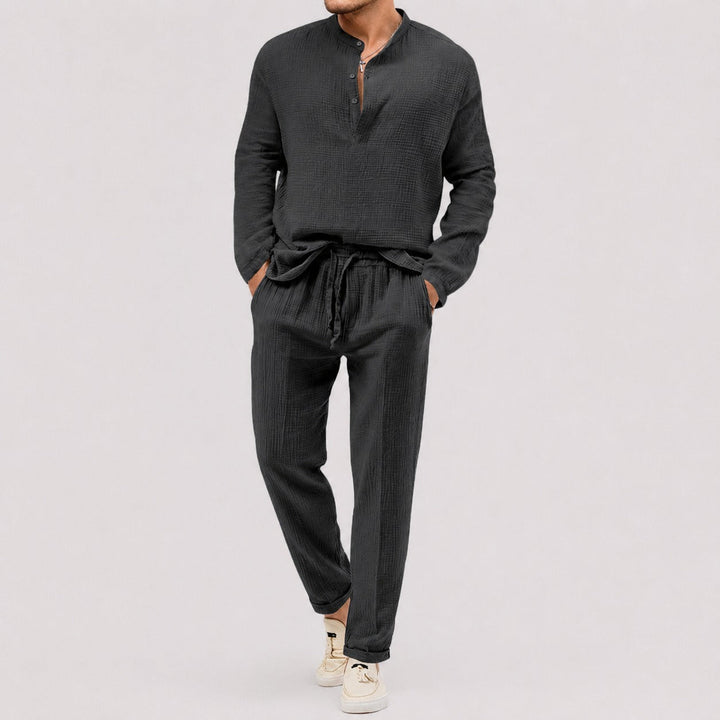 Conjunto masculino confortável de duas peças, moda casual para homem, ideal para verão e estilo relaxado.
