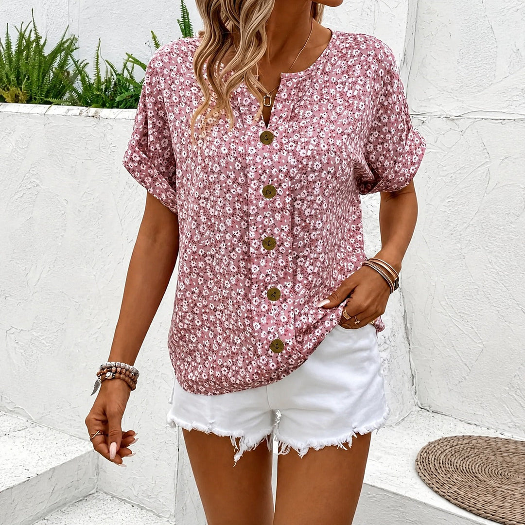 Blusa feminina plus size com estampa floral, conforto e estilo para o verão e primavera.
