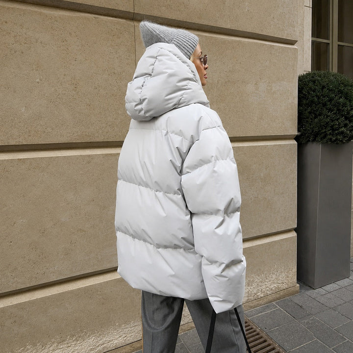 Jaqueta feminina chic e quente de inverno, com capuz, ideal para o frio.