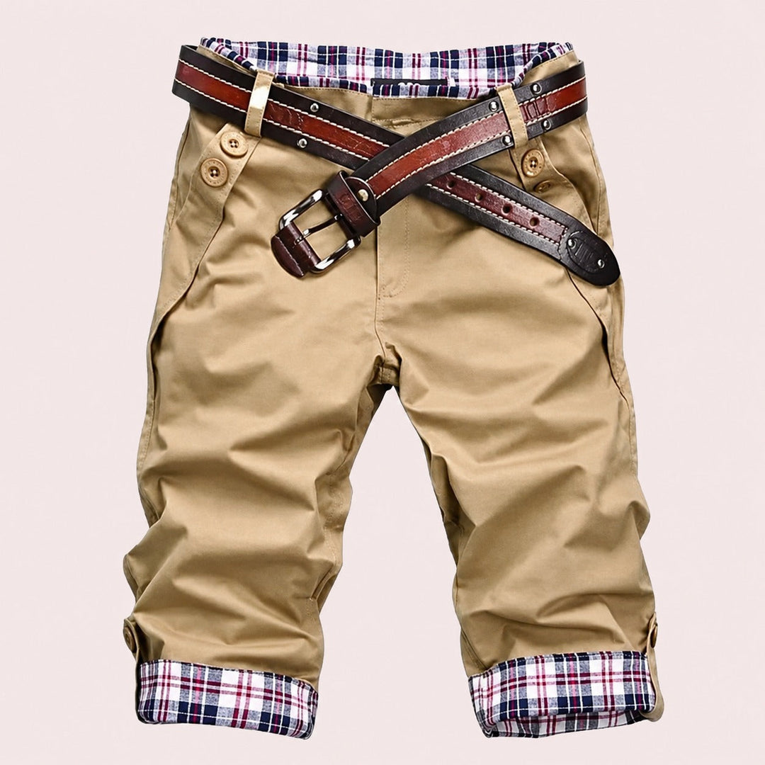 Shorts masculinos streetwear cinza, confortáveis e modernos para o verão. Ideais para lazer e moda urbana.