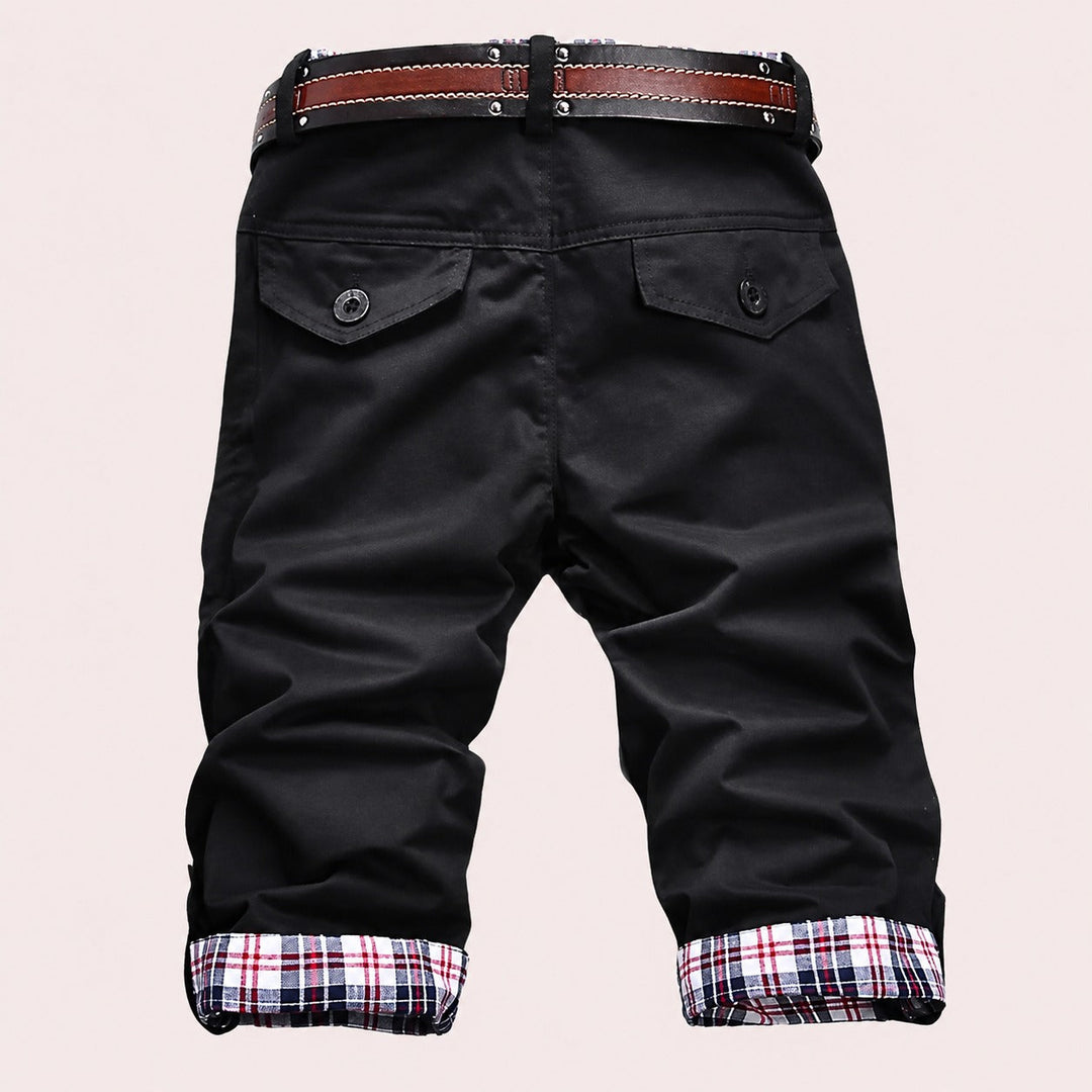 Bermuda masculina casual streetwear em tom cinza, super confortável para o verão. Perfeita para looks modernos.