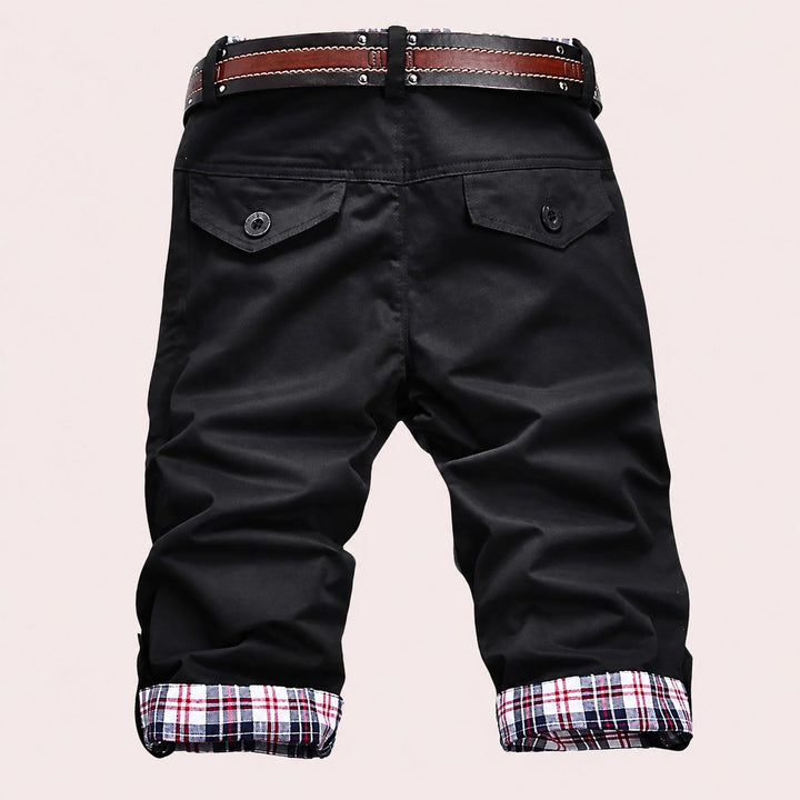 Bermuda masculina casual streetwear em tom cinza, super confortável para o verão. Perfeita para looks modernos.