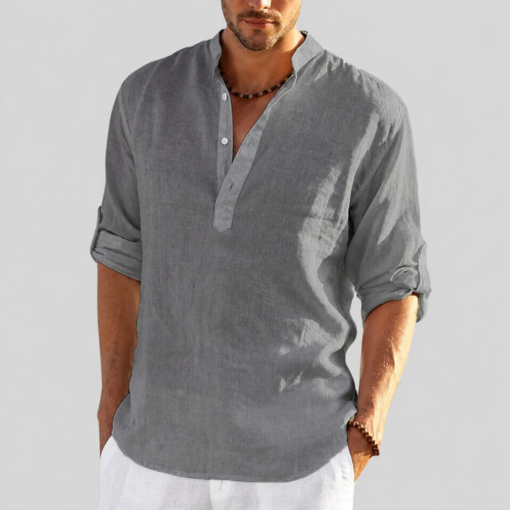 Modelo de camisa masculina leve para o verão, oferecendo conforto e elegância para moda homem.