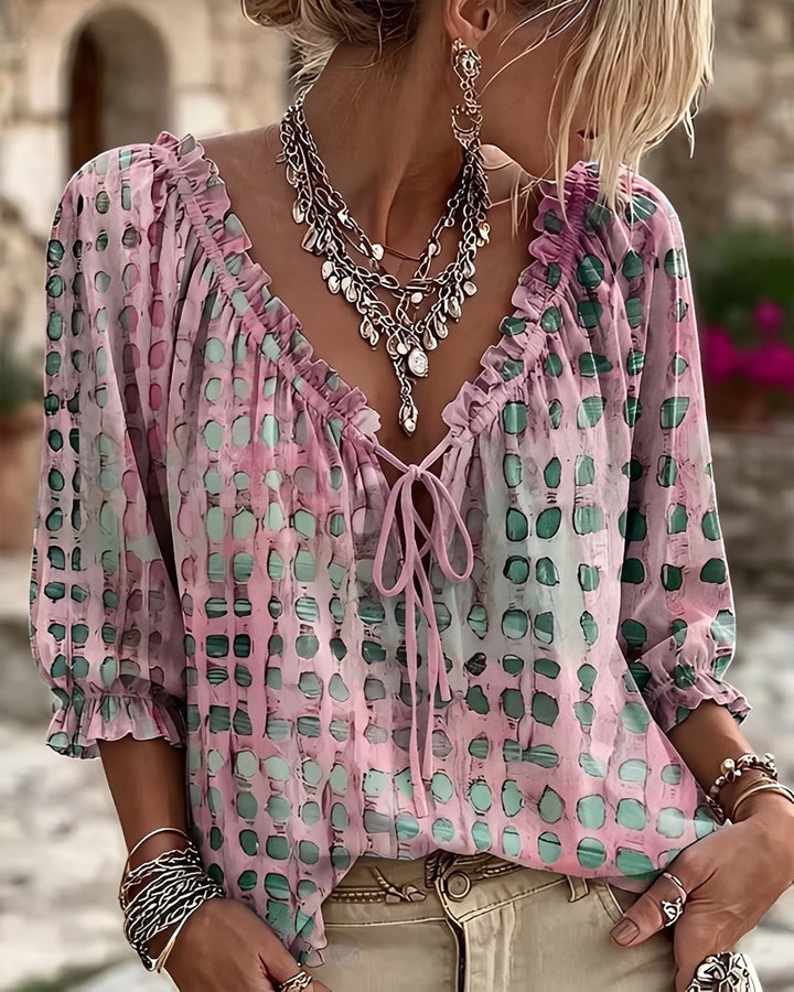 Top feminino de bolinhas para um look casual versátil. Perfeito para o verão e moda outono. Confortável.