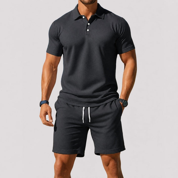 Estilo masculino: conjunto polo e shorts para o verão, conforto e casualidade em um look.