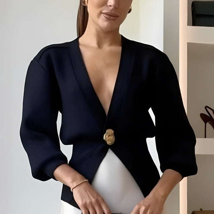 Cardigã feminino elegante, cor evergreen, com botões. Roupa de malha versátil para moda outono/inverno.