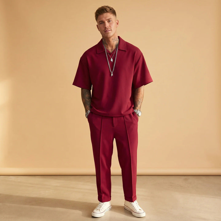 Conjunto masculino de verão com camiseta e shorts oversized. Estilo casual e moderno, perfeito para o conforto diário.