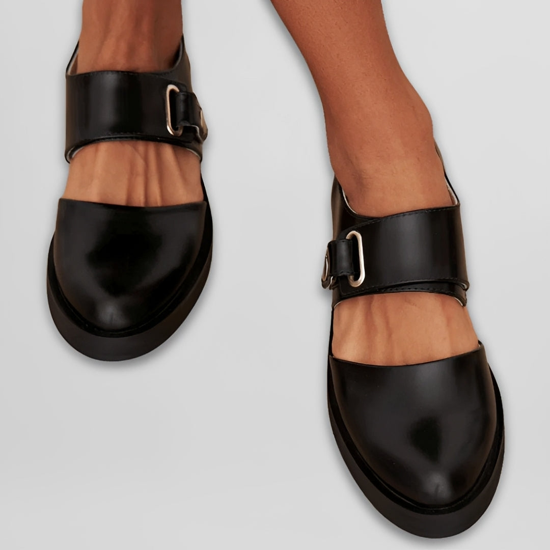 Sapatos femininos elegantes e versáteis com tira e salto baixo, perfeitos para look casual ou formal com conforto.
