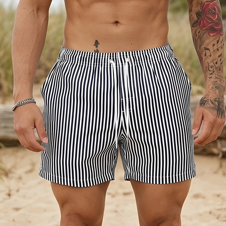 Calções de verão listrados masculinos, estilo casual para moda praia, natação e momentos de lazer.