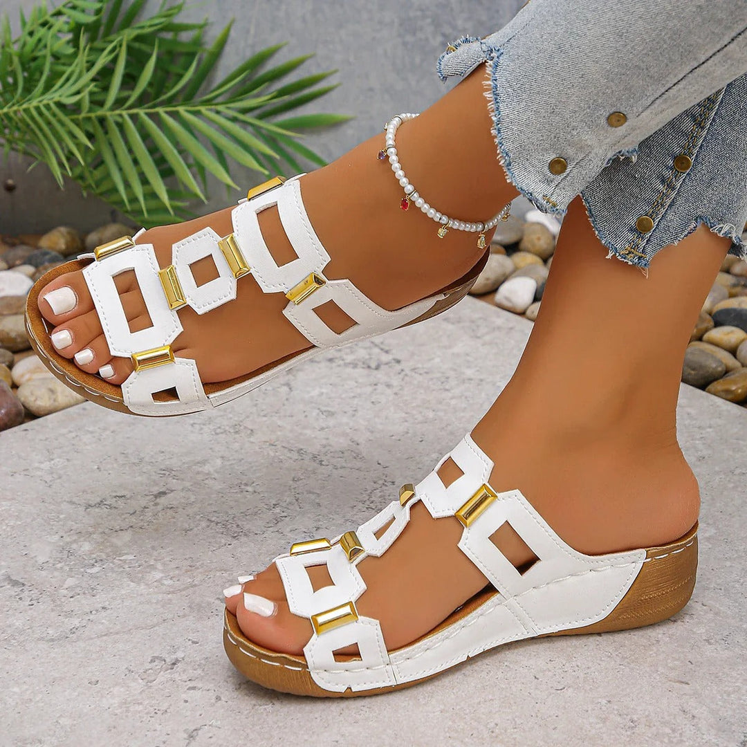 Sandália Anabela feminina amarela, sapato de verão com estilo casual e conforto duradouro.