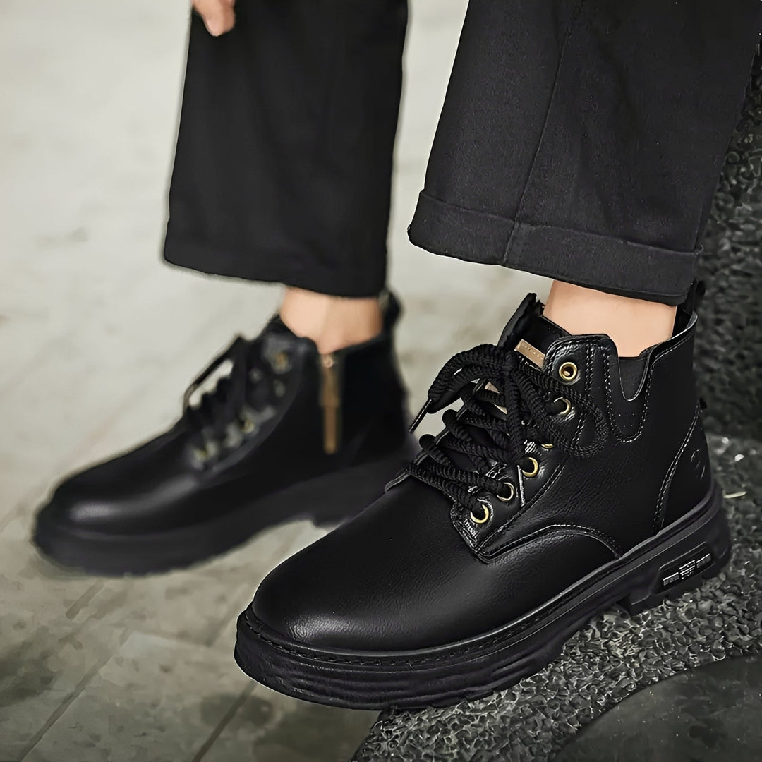 Calçado masculino casual preto, botas retrô impermeáveis para chuva, garantindo conforto e durabilidade.