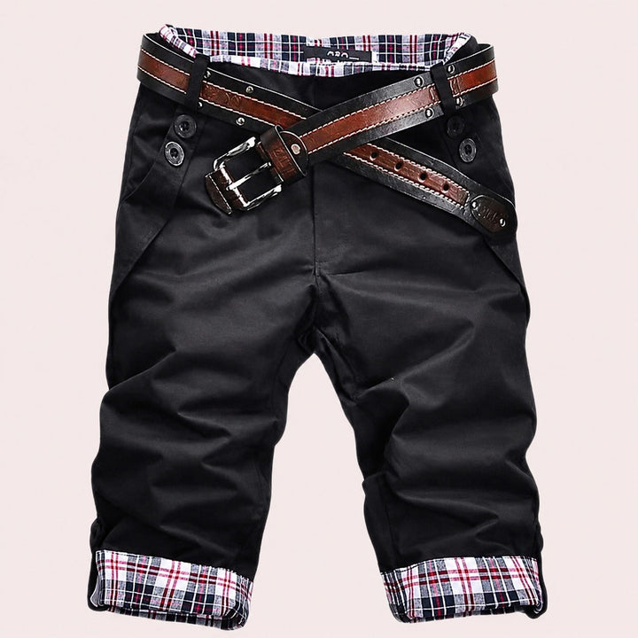 Bermuda masculina streetwear para o verão, oferecendo conforto e um visual casual moderno. Perfeita para moda urbana.