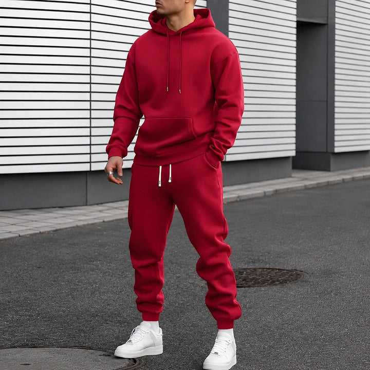 Agasalho masculino casual com capuz e calça. Perfeito para atividades esportivas ou uso diário confortável.