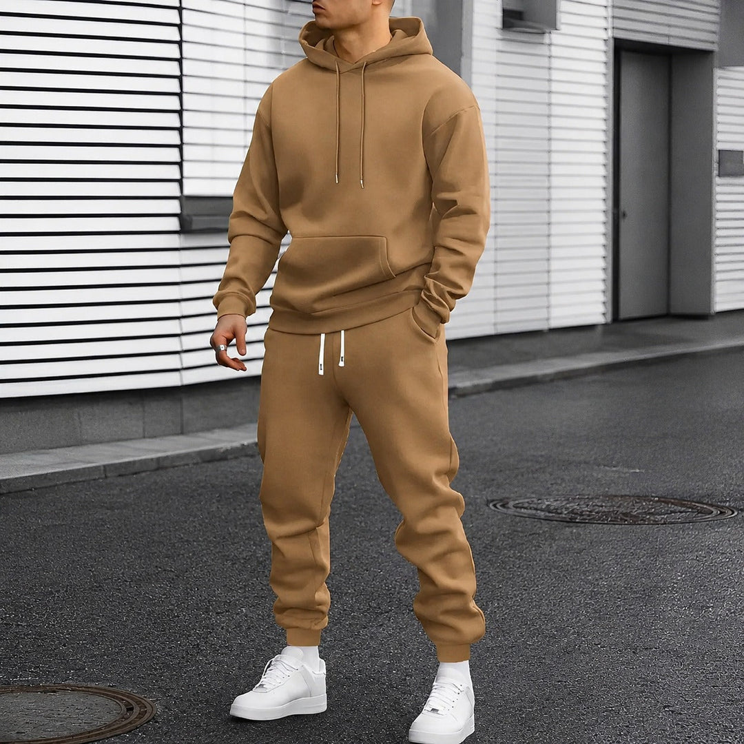 Calça masculina de agasalho, parte do conjunto completo com capuz. Conforto e estilo casual para outono/inverno.