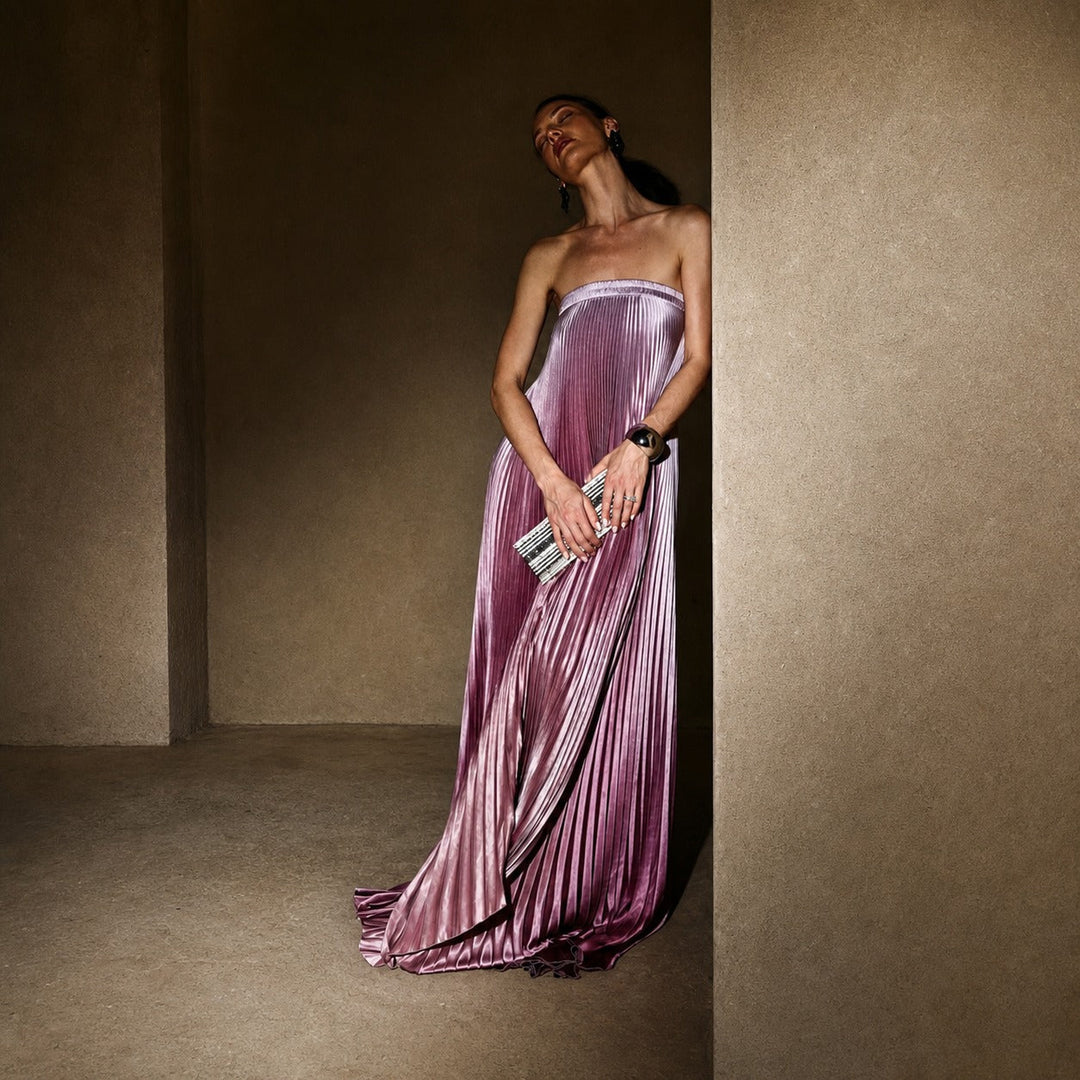 Vestido rosa tomara que caia feminino, elegante e versátil para festas e ocasiões especiais.