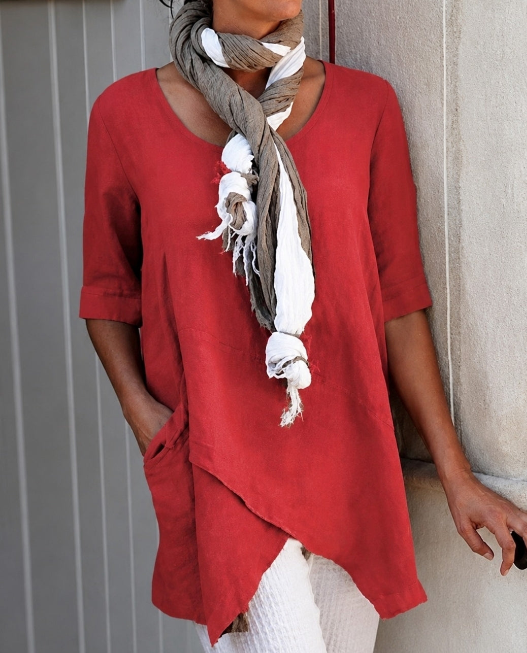 Top feminino versátil e solto. Roupa casual para moda feminina, ideal para conforto diário e estilo descontraído.