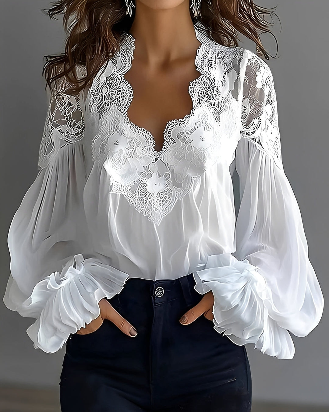Blusa feminina elegante com decote V para verão, em tecido leve. Ideal para looks casuais e versáteis de moda.