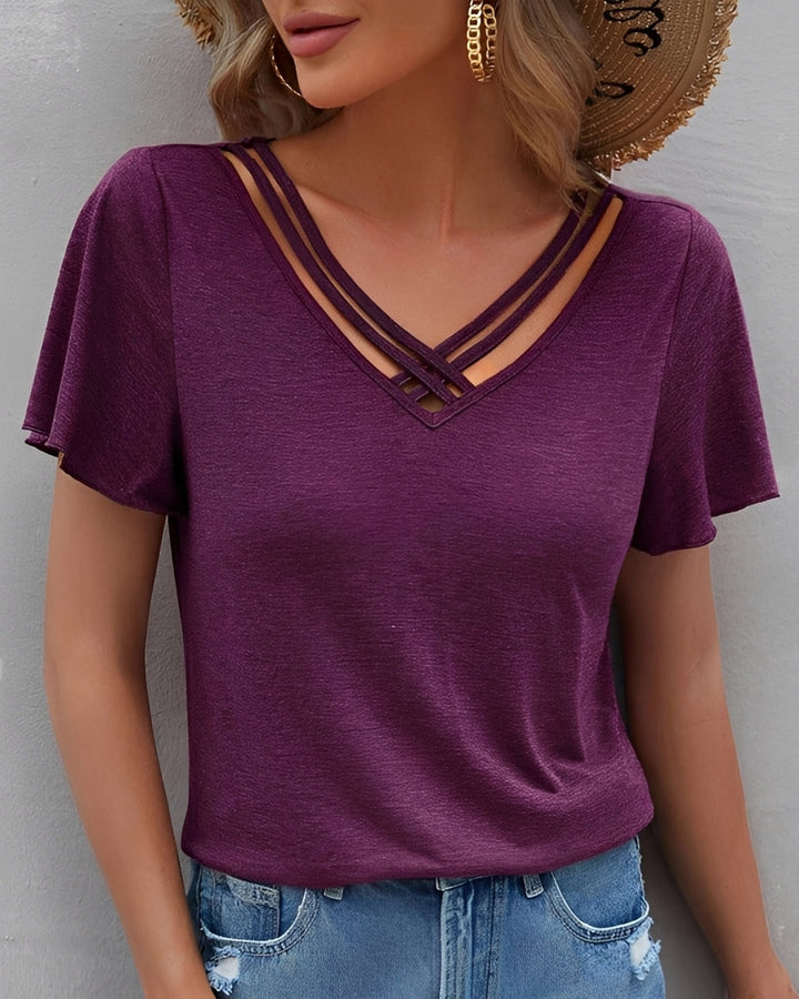 Camisa feminina com babados em cores vibrantes, disponível em tamanhos grandes. Estilo elegante e confortável.