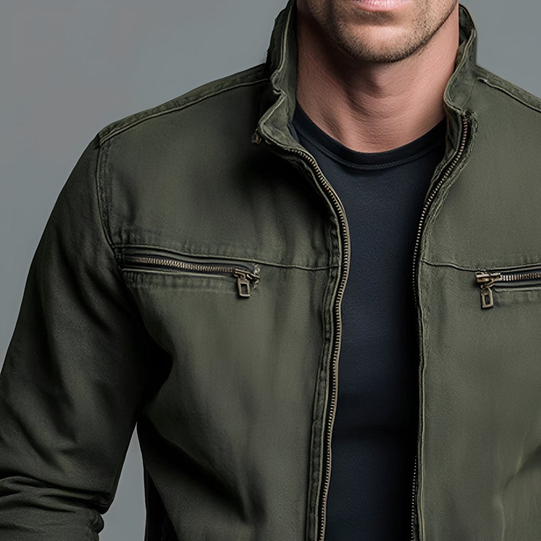Jaqueta masculina verde escura com zíper frontal, ótima para o estilo casual do outono e primavera. Moda e conforto.