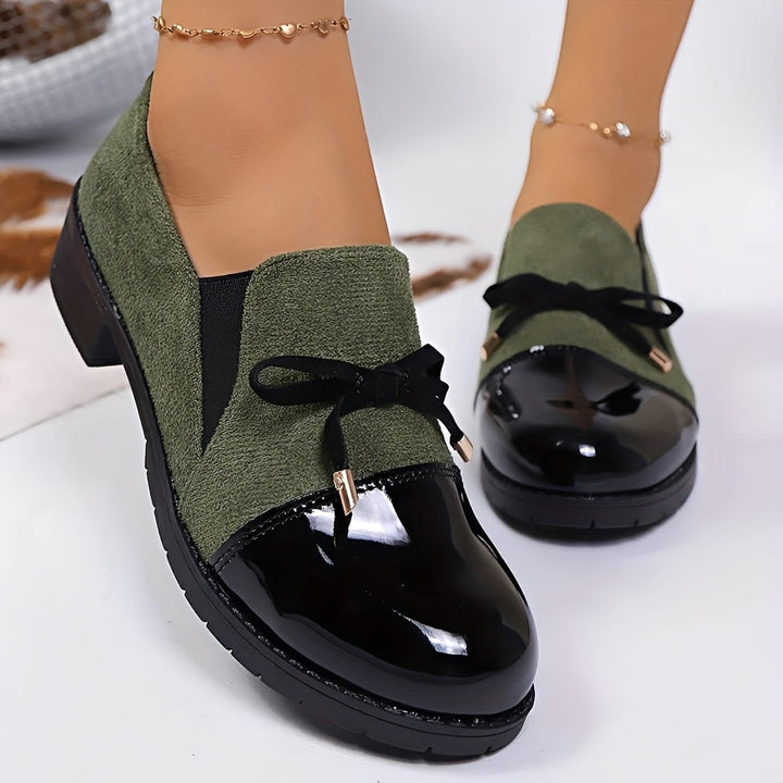 Calçado feminino: mocassins chunky modernos e confortáveis, com sola tratorada. Perfeitos para looks casuais e moda.