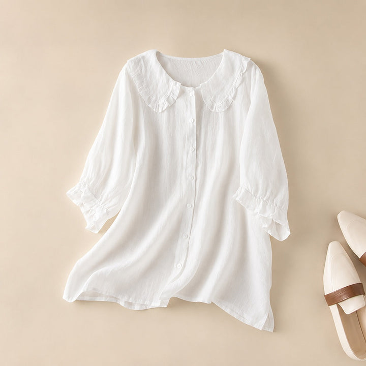 Modelo de blusa feminina solta, com design estiloso, oferece conforto e toque elegante para o verão.