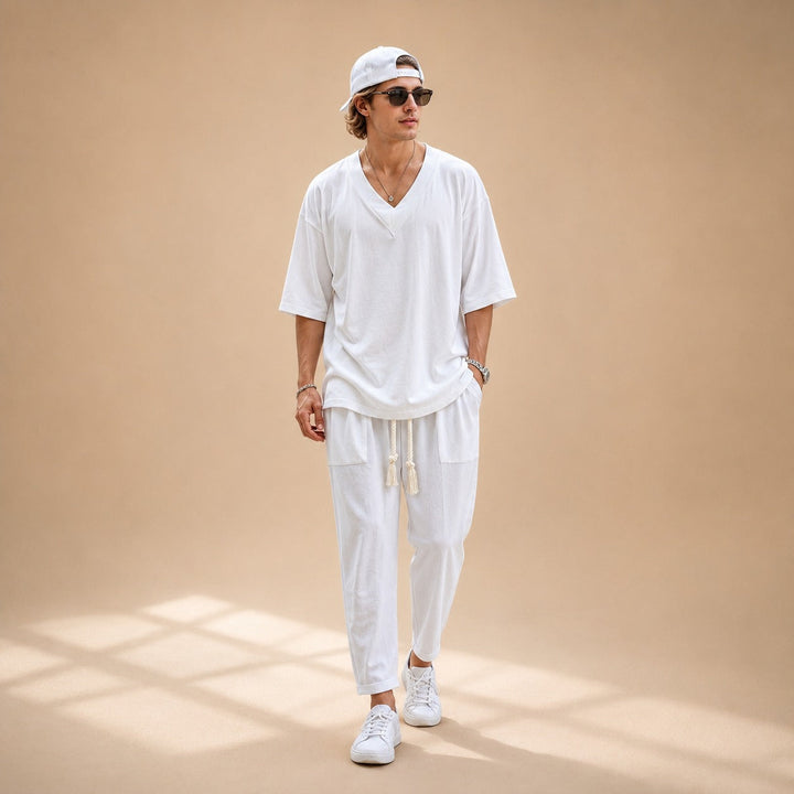 Conjunto masculino moderno de 2 peças, estilo relaxado para verão. Ideal para conforto casual e viagens.