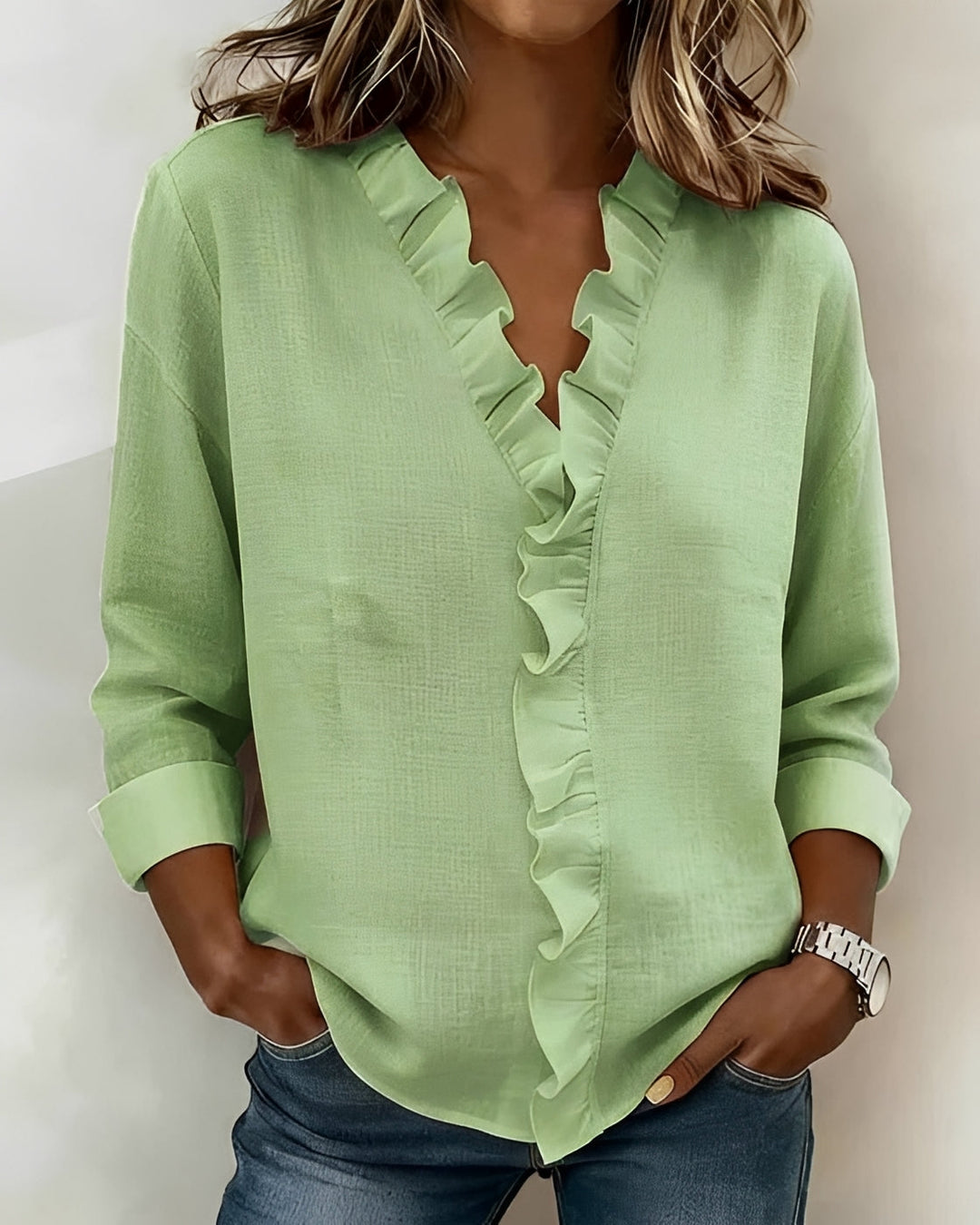 Blusa feminina de manga longa versátil e confortável, ideal para looks casuais e elegantes.