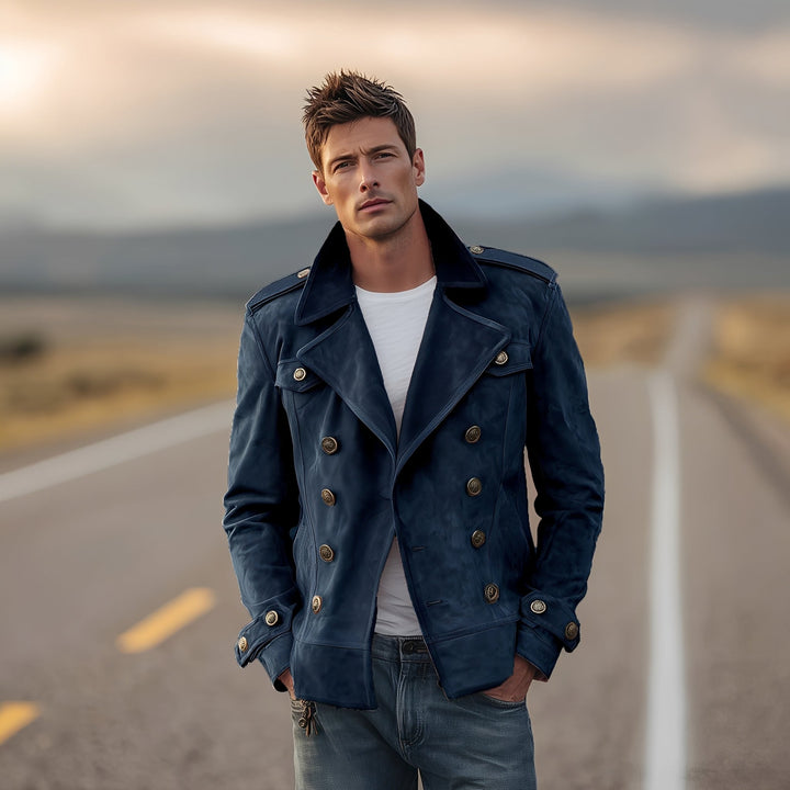 Casaco masculino com duplo abotoamento, um item essencial e versátil para a moda outono/inverno e looks diários.