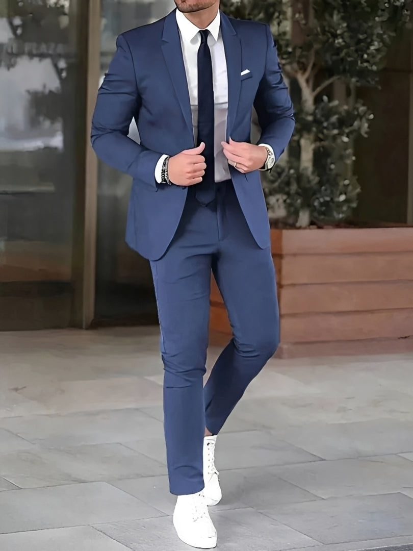Terno masculino slim fit preto para casamento ou eventos especiais, roupa social elegante com caimento perfeito de alfaiataria.