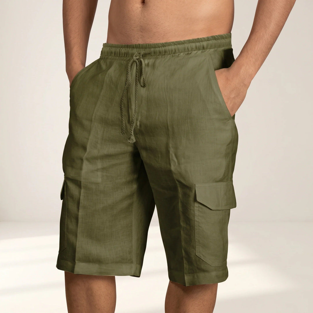 Shorts masculino leve e relaxado com bolsos, perfeito para conforto diário no verão.