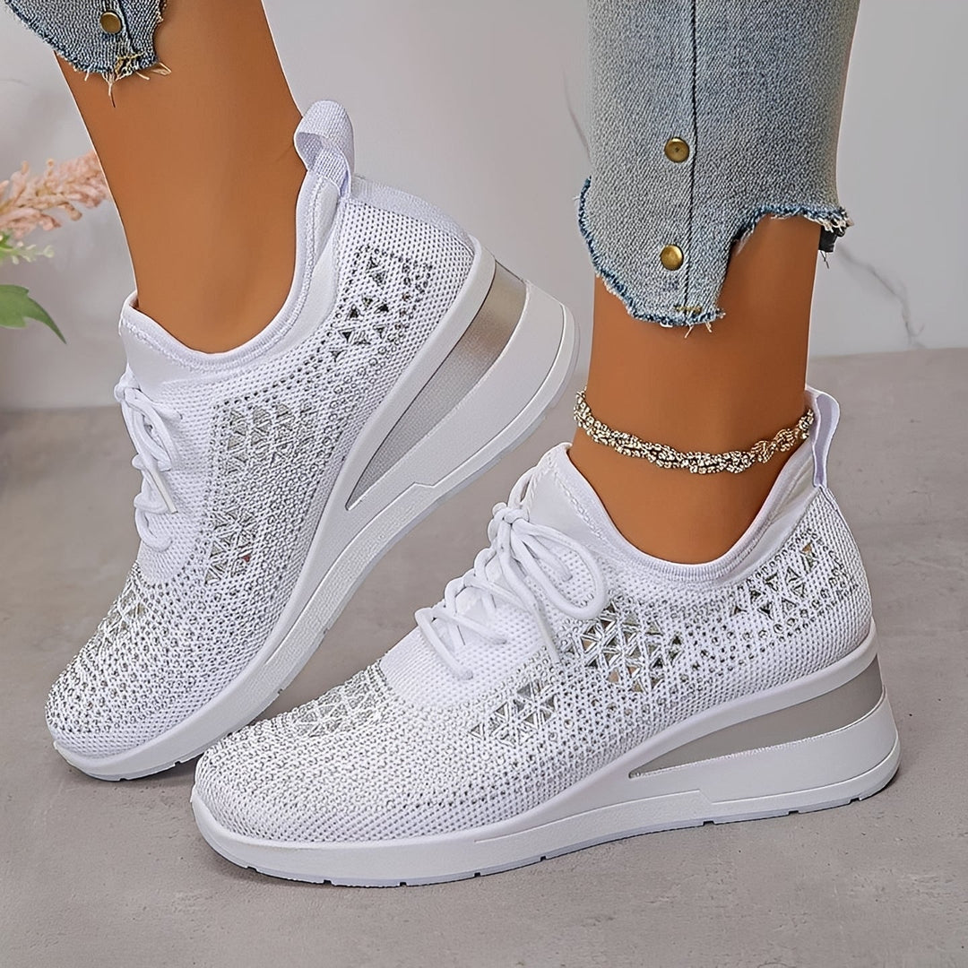 Sapatos femininos de salto anabela, elegantes e confortáveis para o dia a dia e ocasiões sociais.