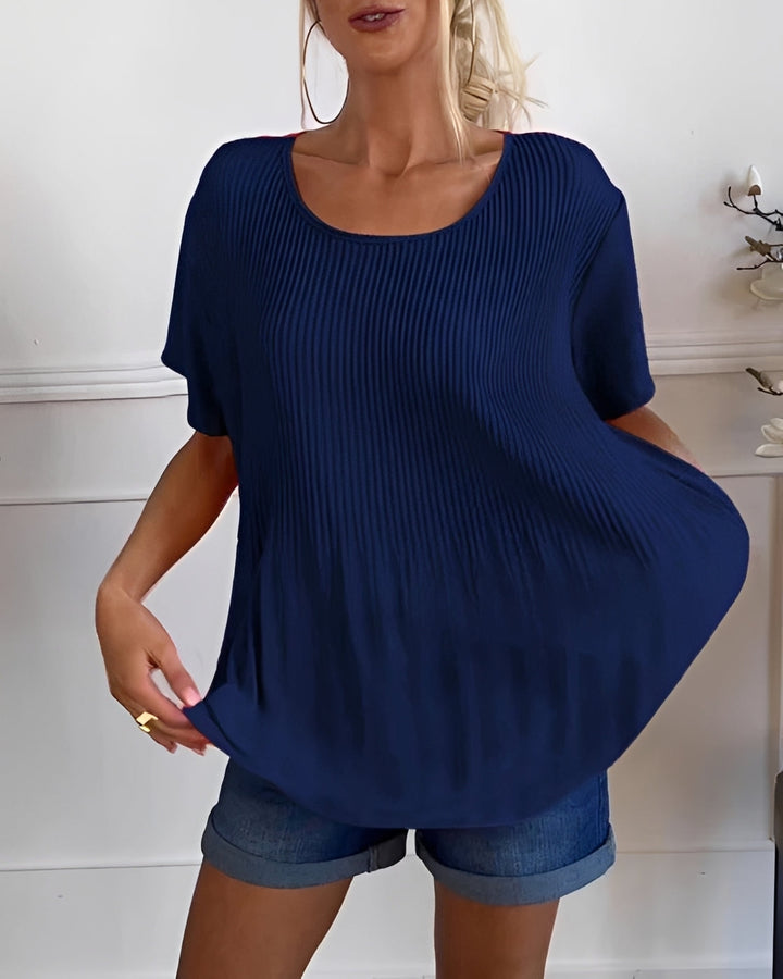 Blusa feminina Faye plissada, manga curta, roupa feminina versátil para moda verão. Estilo elegante e confortável.