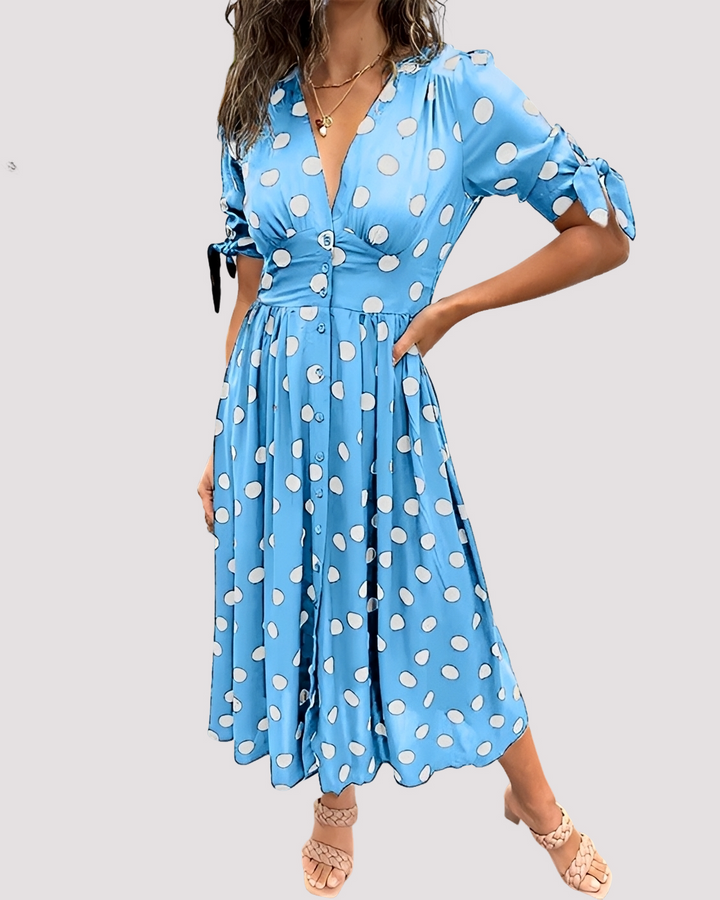 Vestido feminino midi de bolinhas pretas e brancas, elegante e confortável para moda verão e casual.