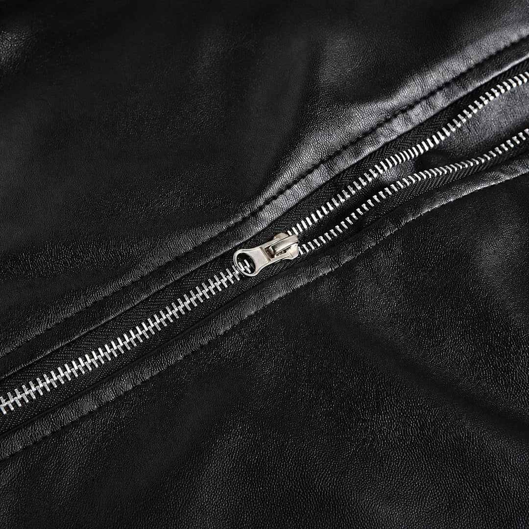 Jaqueta biker masculina preta, modelo Henrik. Essencial para moda outono/inverno, oferece estilo e conforto casual.