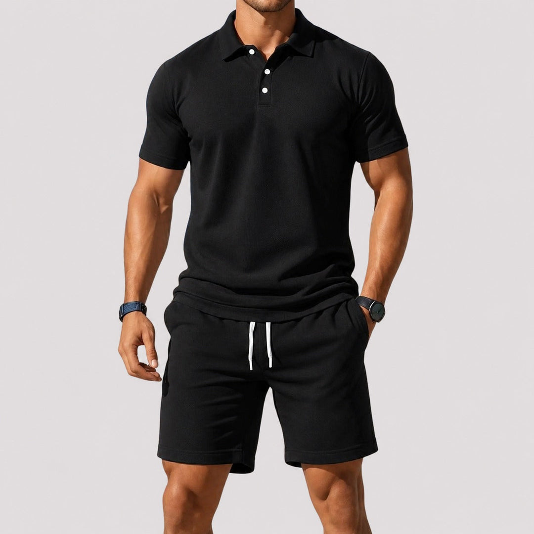 Conjunto casual masculino de polo e shorts, roupa de verão essencial para conforto e lazer.