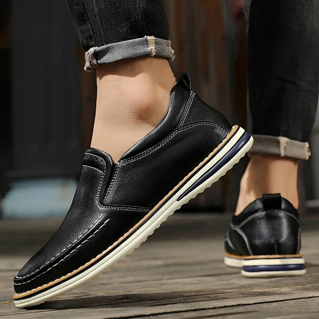 Sapatos casuais masculinos, design versátil e elegante, perfeitos para o conforto e estilo do dia a dia.