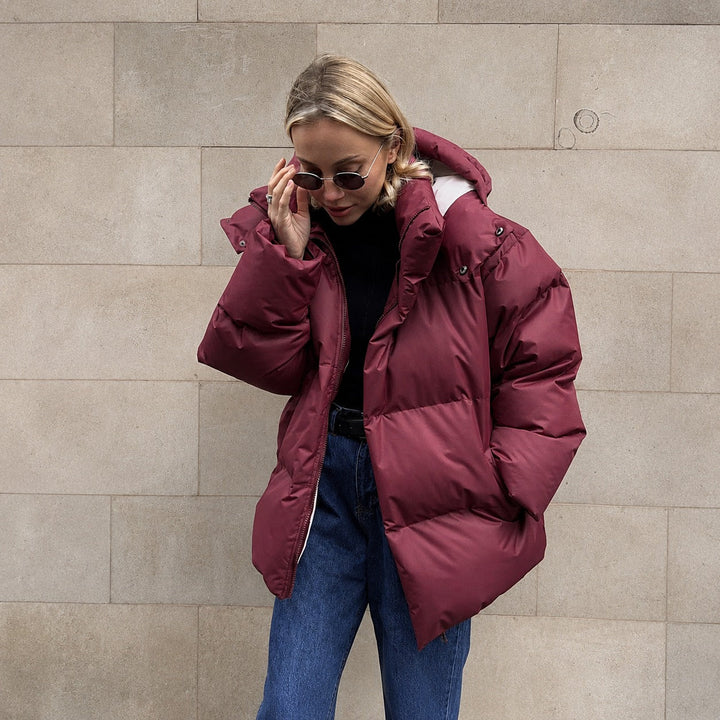 Casaco feminino elegante e acolchoado para inverno, com capuz, perfeito para o frio.