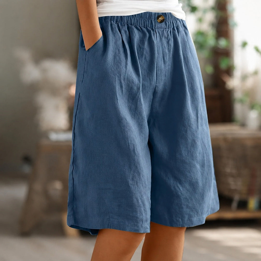 Roupa feminina de verão: shorts confortáveis e leves, perfeitos para momentos de lazer e praia.