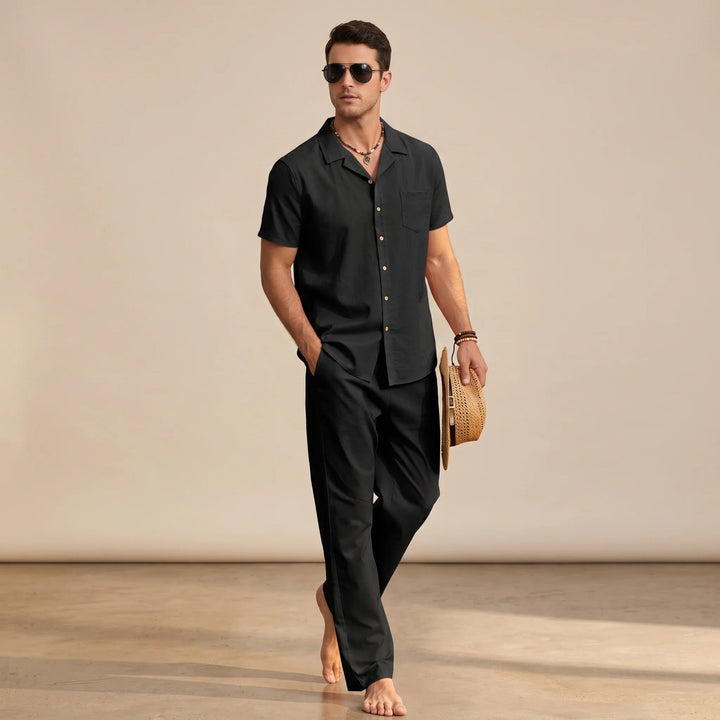 Outfit de verão masculino: conjunto casual relaxado de camisa e calça, ideal para férias e moda praia.