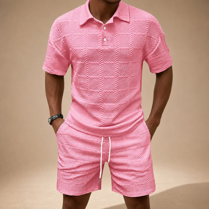 Roupa masculina casual estilosa para verão, conjunto texturizado de shorts e camisa, confortável.