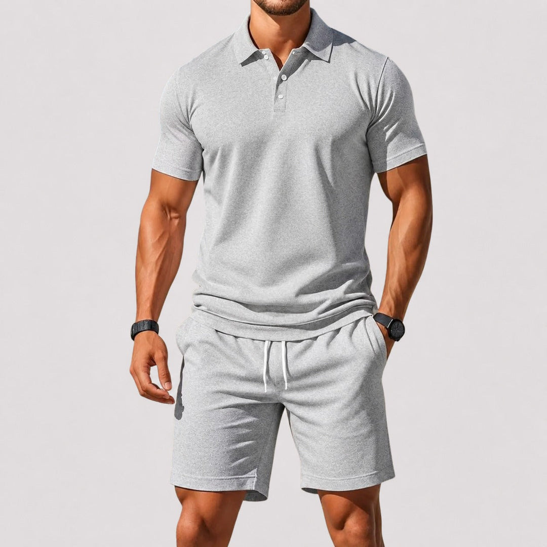 Roupa de verão masculina: conjunto casual de shorts e camisa polo para lazer e conforto.